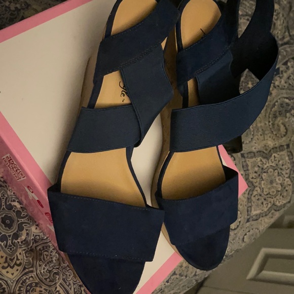 Blue wedges sandals peep toe size 11 - Picture 2 of 2